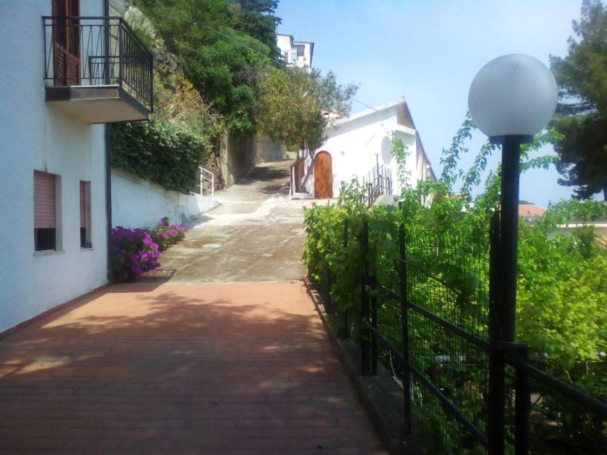 Testa Di Monaco - Basic Beach Accommodations Capo dʼOrlando Extérieur photo