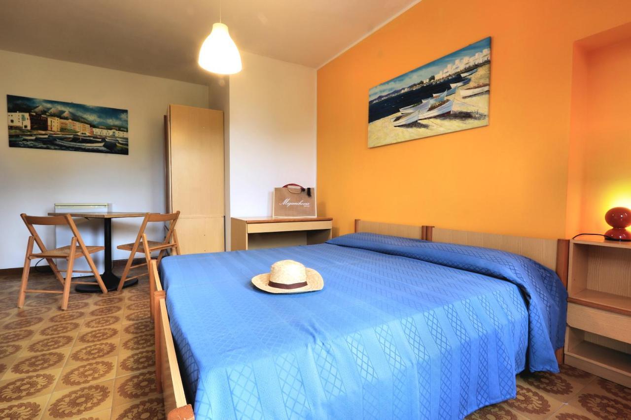 Testa Di Monaco - Basic Beach Accommodations Capo dʼOrlando Extérieur photo